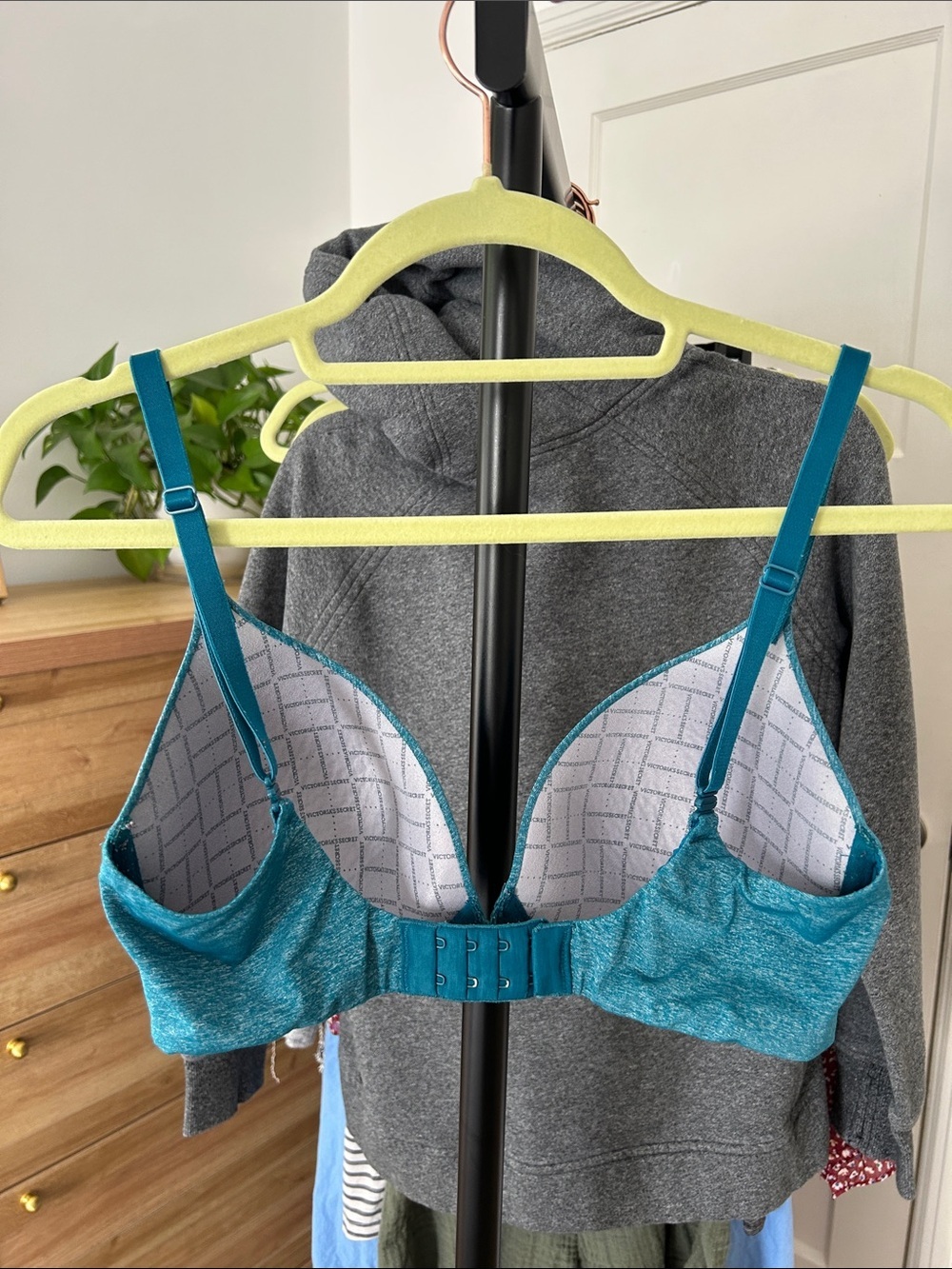 Victorias Secret Uplift Semi Demi Bra. Underwire/padded. Size 34DD. GUC. - Picture 2 of 4